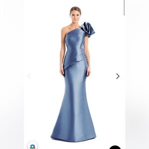 Sophisticated One-Shoulder Satin Gown in Blue